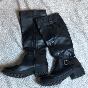 Black Boots Zipper Details 7.5W